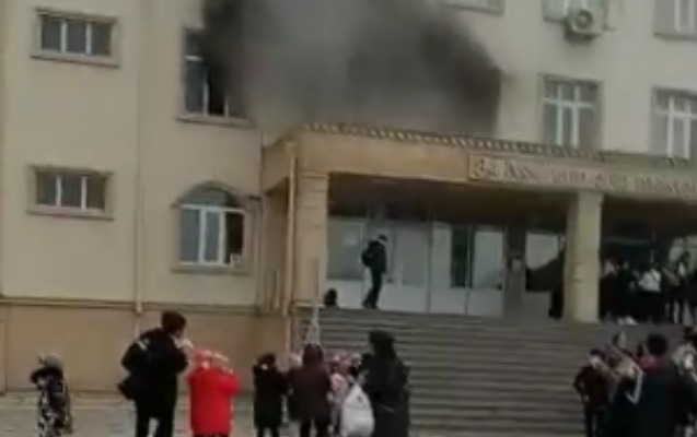 bakida-mektebde-yangin-sagirdler-texliyye-edildi