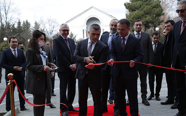 bank-respublika-sekide-muasir-konseptde-yeni-filialini-acdi