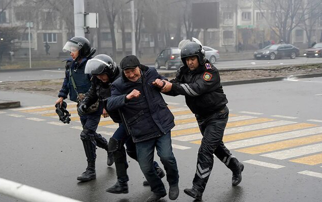 qazaxistanda-yanvar-hadiselerine-gore-545-nefere-hokm-oxundu