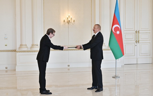 ilham-eliyev-yeni-sefirlerin-etimadnamelerini-qebul-etdi