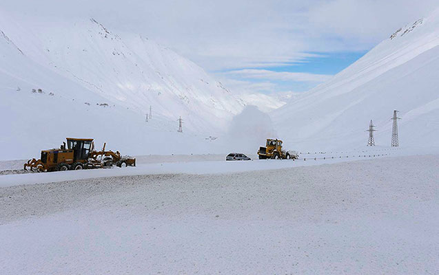 gurcustandan-rusiyaya-geden-yol-yeniden-yuk-masinlari-ucun-baglandi