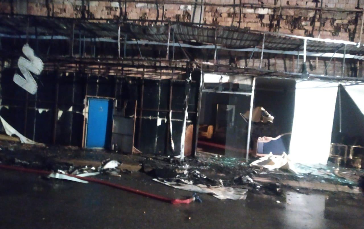 er-riyad-ticaret-merkezinde-yangin