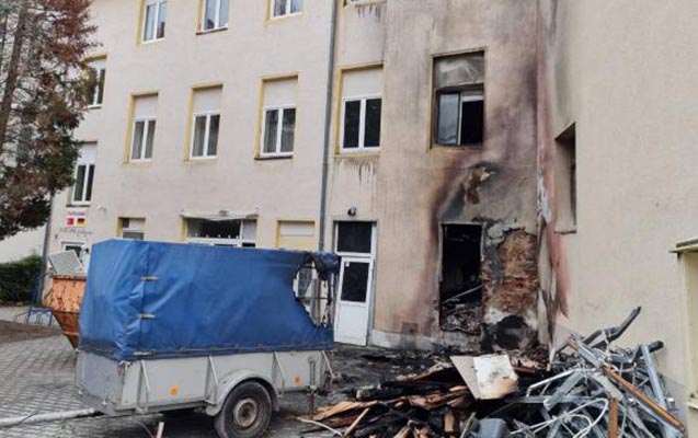 almaniyada-mescidde-yangin