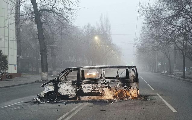 Almatıda 165 polis maşınına ziyan vurulub
