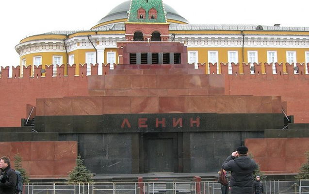 Депутат предложил вынести тело Ленина из Мавзолея