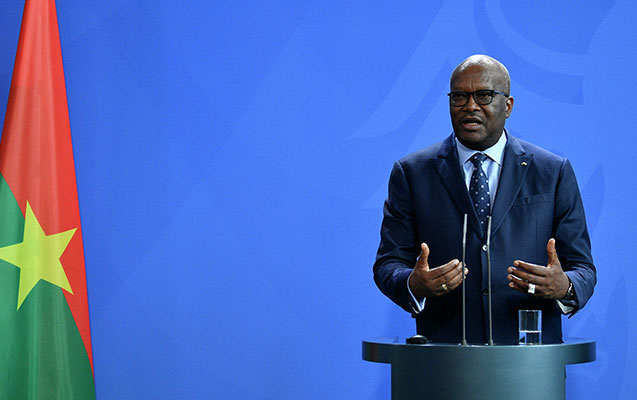 burkina-fasoda-herbi-cevrilis-oldu-prezident-istefa-verdi