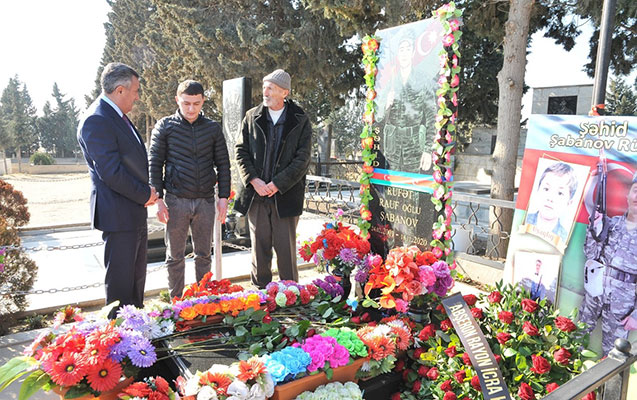 abdin-ferzeliyev-sehidlerin-mezarini-ziyaret-etdi