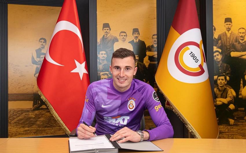 qalatasaray-barselonanin-qapicisini-transfer-etdi