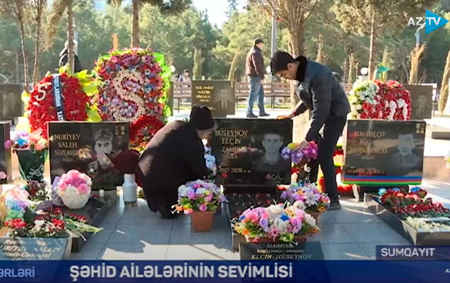 her-gun-sehidlerin-mezarlarini-temizleyir