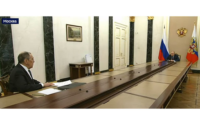 Putin bu dəfə Lavrovla Şoyqunu uzun masa arxasında qəbul etdi