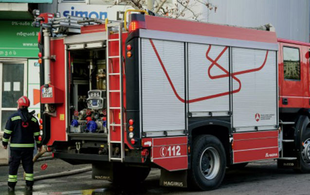 tbiliside-yasayis-binasinda-yangin-yarali-var