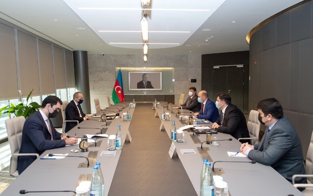 mikayil-cabbarov-iveco-truck-busin-regional-direktoru-ile-gorusdu