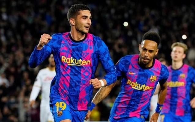 barselonanin-loqosu-olmayan-forma-ile-oynadi