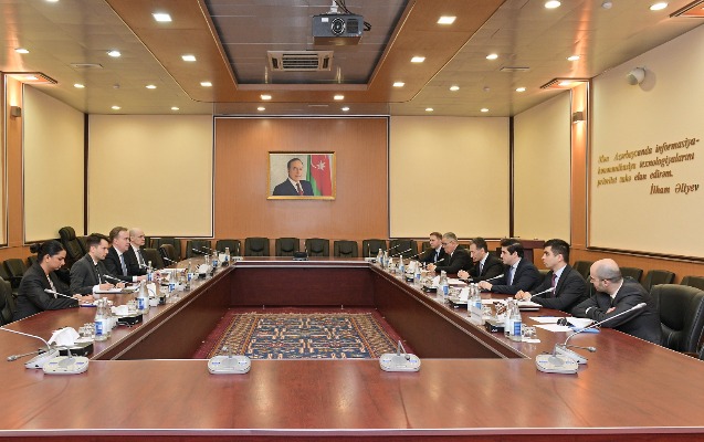 resad-nebiyev-dunya-iqtisadi-forumunun-prezidenti-ile-gorusdu