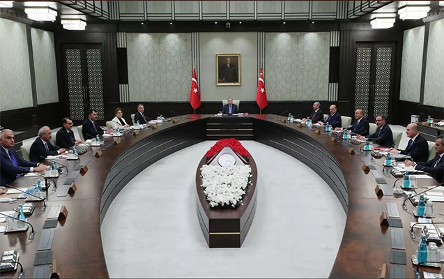 erdogan-ukrayna-ile-bagli-nazirleri-toplayir