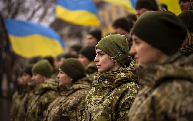 Ukrayna hərbçilərinin maaşı 5650 manata qaldırıldı