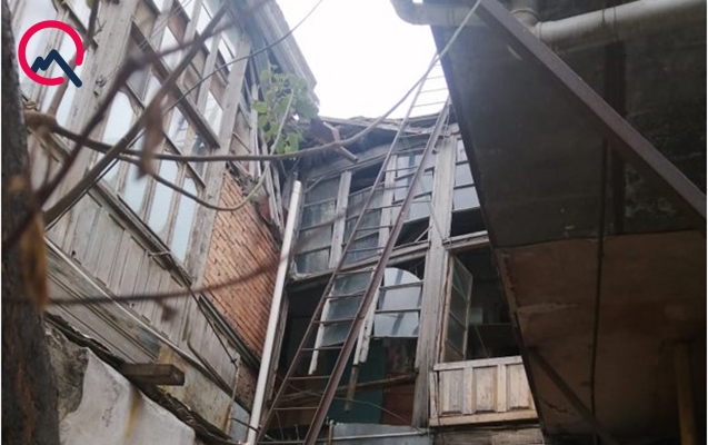 bakida-130-yasli-bina-qezali-veziyyetdedir