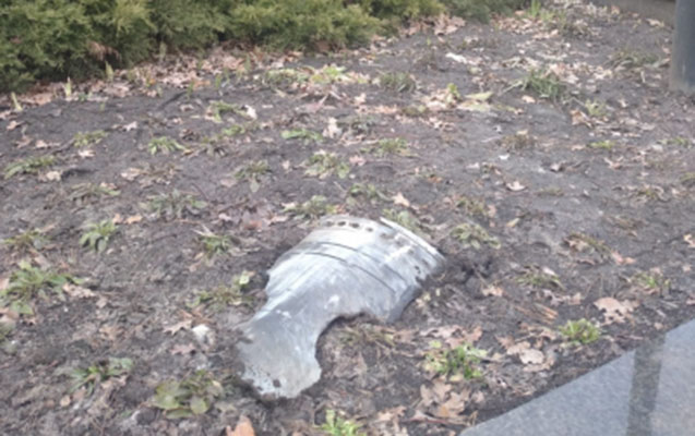 zelenskinin-iqametgahinin-heyetine-raket-parcasi-dusub