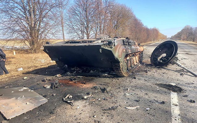 ruslar-sumi-vilayetinde-demiryol-vagzalini-tutdu