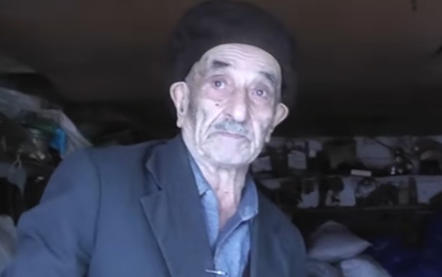 86-yasli-kisi-iti-konfete-gore-oldurubmus