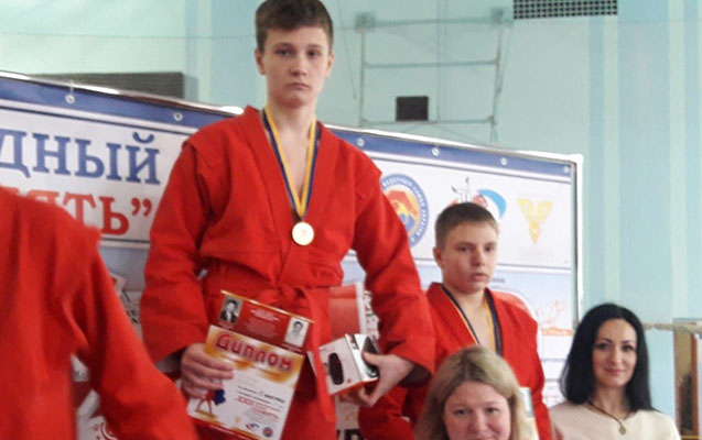 ukrayna-cempionu-ailesi-ile-birlikde-helak-oldu