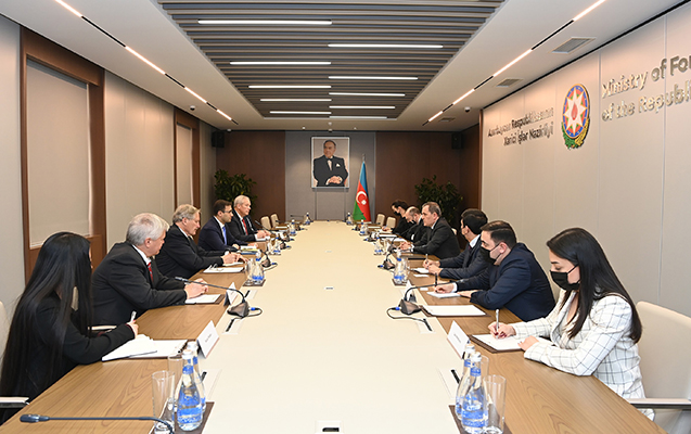 ceyhun-bayramov-abs-beyin-merkezi-numayendeleri-ile-gorusdu