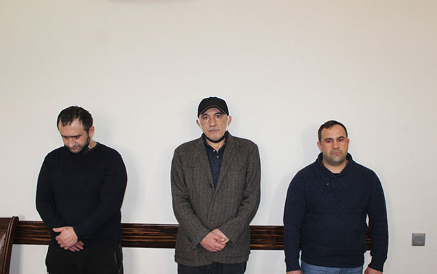 narkotiki-deyilen-yerden-goturub-qayidarken-saxlanildilar