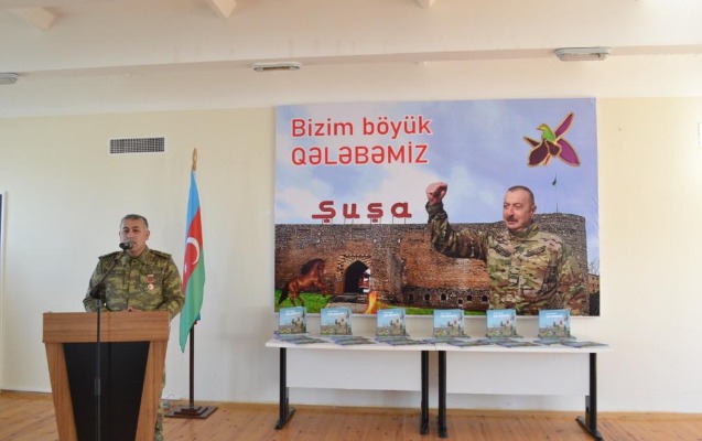 yevlaxda-bizim-boyuk-qelebemiz-kitabinin-teqdimati-kecirildi