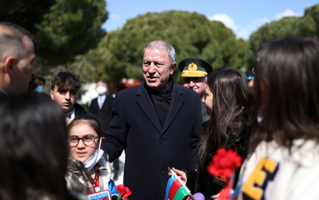 hulusi-akar-azerbaycanli-usaqlarla-sohbet-etdi