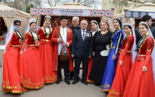 Özbəkistan Prezidenti Azərbaycan guşəsini ziyarət edib