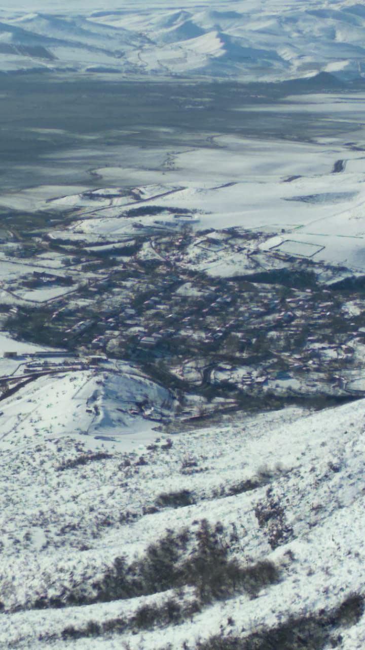 Azərbaycan Ordusunun Fərrux dağındakı mövqelərindən Pirlər kəndinin - Görüntüsü