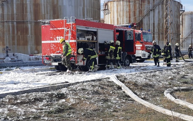 fhn-heyder-eliyev-adina-neft-emali-zavodunda-yangin-taktiki-telim-kecirdi