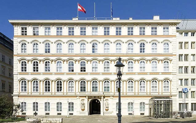 avstriya-da-rusiyali-diplomatlari-olkeden-cixarir