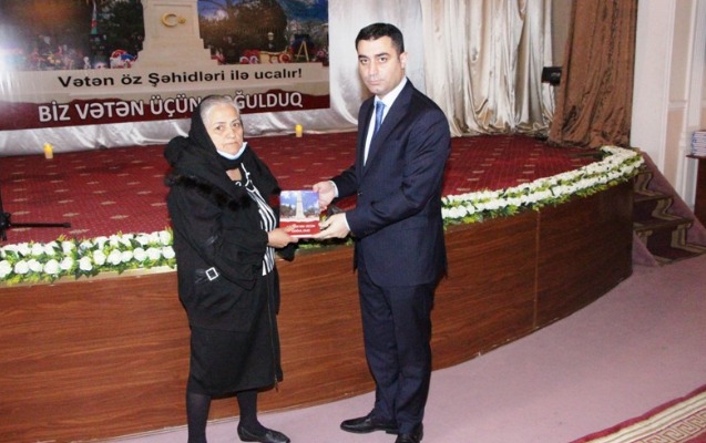 yevlaxda-sehidler-haqda-2-ci-kitabin-teqdimati-kecirildi