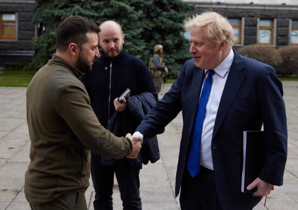 consonla-zelenski-bir-birine-oxsayir