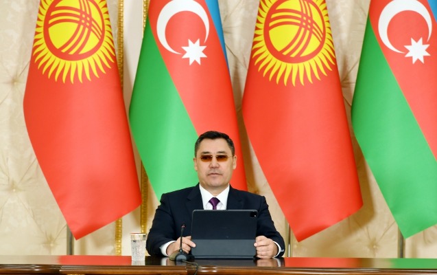 qirgizistan-prezidenti-bakida-sehidlerin-xatiresini-anib