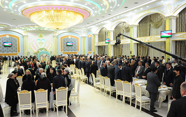 deputatla-icra-bascisi-goranboyda-iftar-sufresinde