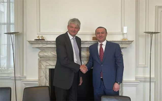 qriqoryan-britaniyali-hemkari-ile-cenubi-qafqazi-muzakire-etdi