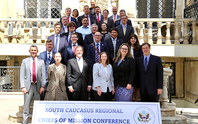 abs-nin-azerbaycan-ve-ermenistandaki-sefirleri-bakida-gorusdu