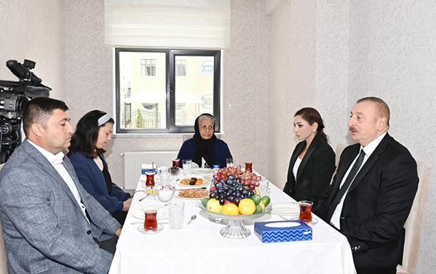 prezident-ve-xanimi-sehid-mahirin-evinde