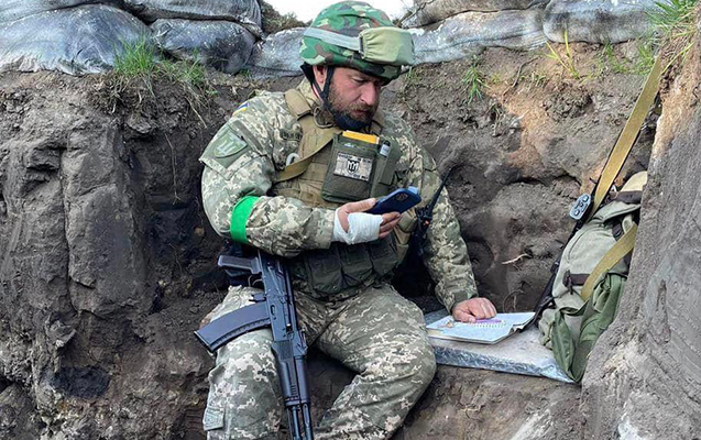 ukraynali-professor-telebelerine-sengerden-muhazire-oxuyur