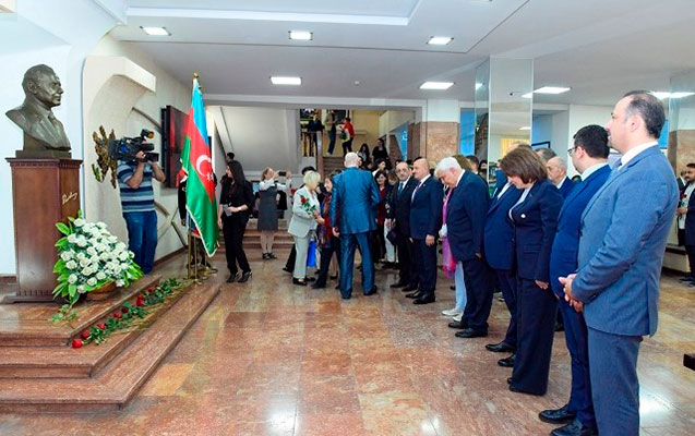 nesimide-heyder-eliyevin-99-cu-ildonumune-hesr-olunmus-silsile-tedbirler-kecirildi