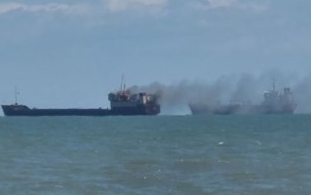 Azov dənizində Türkiyə gəmisi yanır
