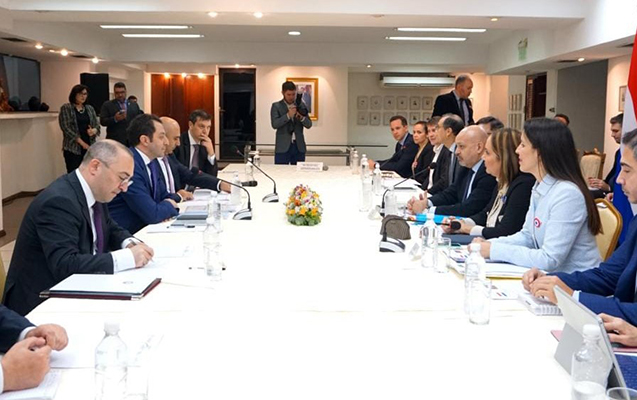bu-olke-ile-ilk-defe-siyasi-meslehetlesmeler-kecirildi