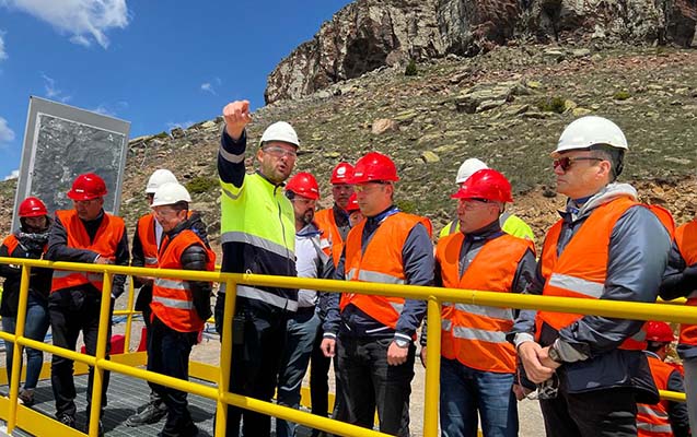 azergold-qsc-nin-numayende-heyeti-turkiyenin-oksut-qizil-medeni-ile-tanis-olub