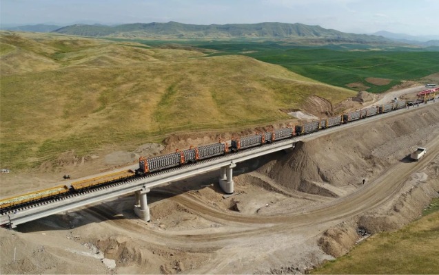 horadiz-agbend-demir-yolunun-tikintisi-isleri-suretle-davam-edir