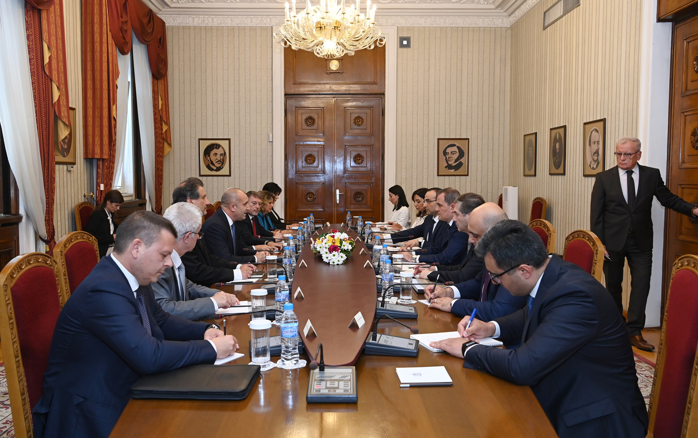 ceyhun-bayramov-rumen-radevle-gorusdu