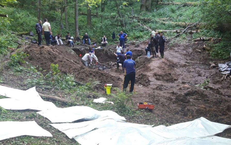 bu-olkede-kutlevi-mezarliq-askarlandi