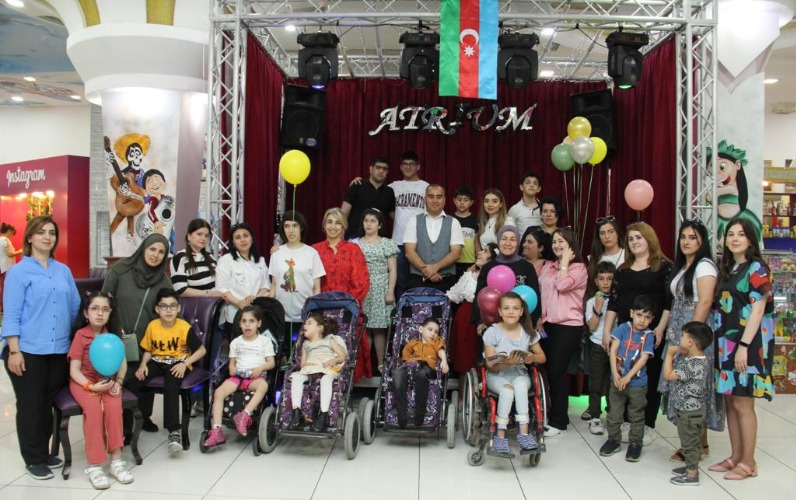 niaqara-ve-cratos-daun-sindromlu-ve-autizmli-usaqlari-sevindirdi