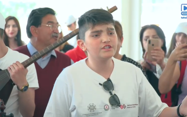 baki-mekteblisi-susada-olkemi-bele-ifa-etdi